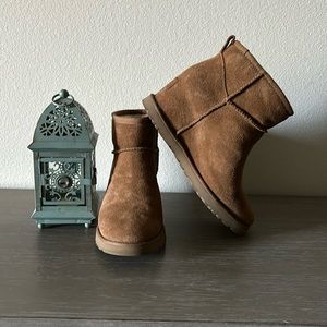 Uggg Chestnut Wedge Bootie🤍